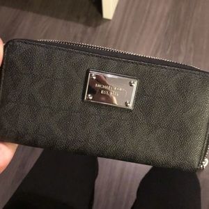 Michael kors wallet